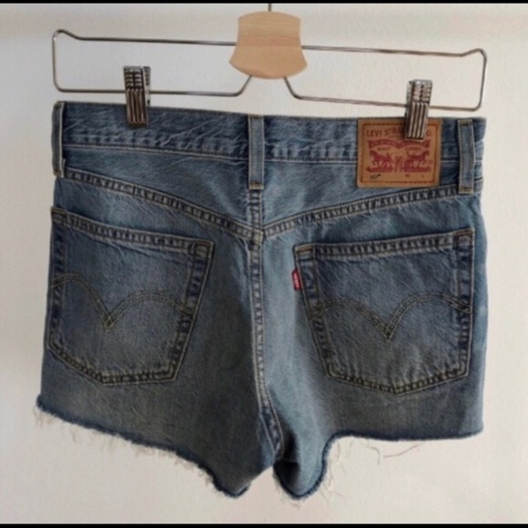 Levi’s 501 high rise distressed denim jean shorts - Picture 2 of 4